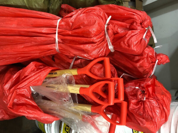 Pala Punta Cuadrada Metálica Mango Plástico Cabo Madera - Imagen 2