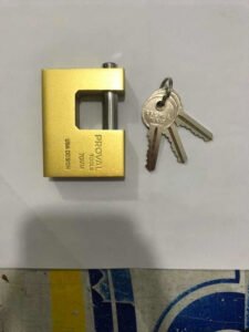 Candado Anticizalla Latonado De 70mm Marca Proval 3 Llaves - Imagen 3