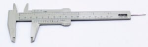 Calibrador Vernier Plástico Resistente De 6 PuLG Uyustools - Imagen 2