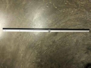 Zócalo Parabicho Metálico De Puerta Incluye Tornillos 91,5cm - Imagen 5
